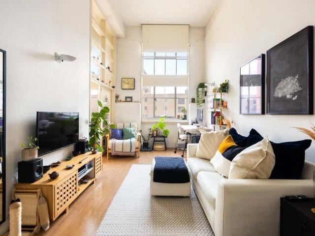 Flat for sale in Old Ford, Bow