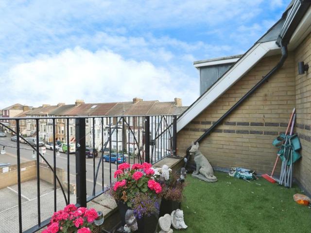 Flat for sale in Sheerness, Oad Street