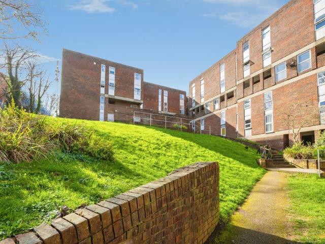 Flat for sale in Farley Hill, Spring Park
