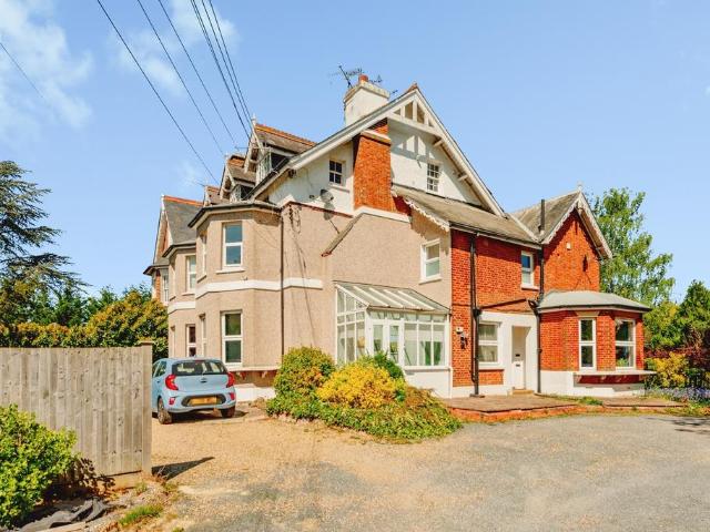 Flat for sale in Hillview, Surrey