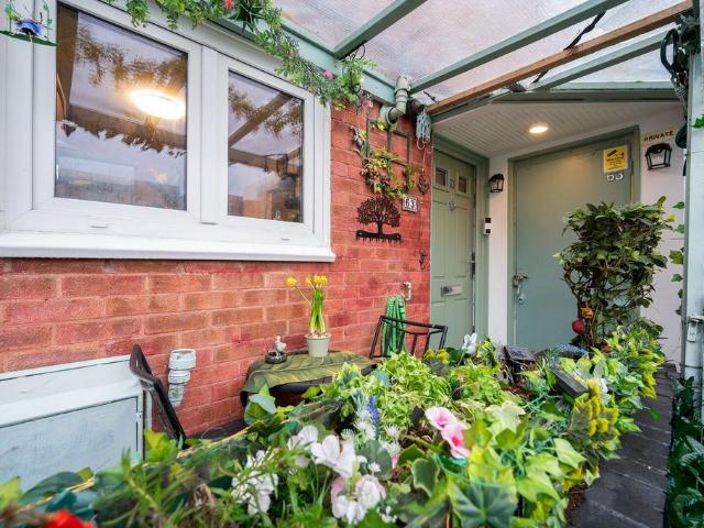 Flat for sale in The Image, Pouchen End