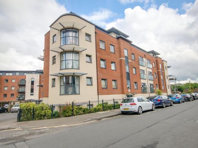 Flat for sale in Blackwell, Perryfields