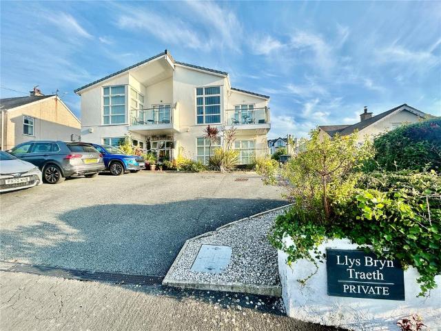 Flat for sale in Llanfair-Mathafarn-Eithaf, Benllech