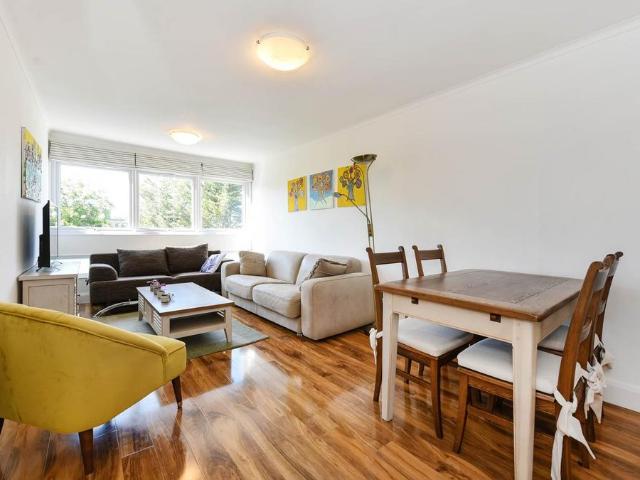 Flat for sale in London Borough of Ealing, Perivale