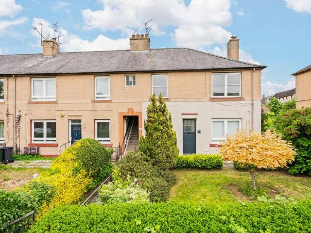 Flat for sale in Gilmerton, Scotland