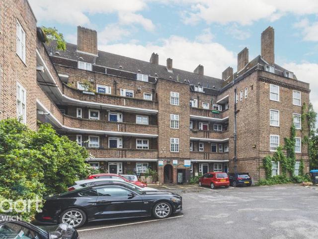 Flat for sale in Peckham, Greater London