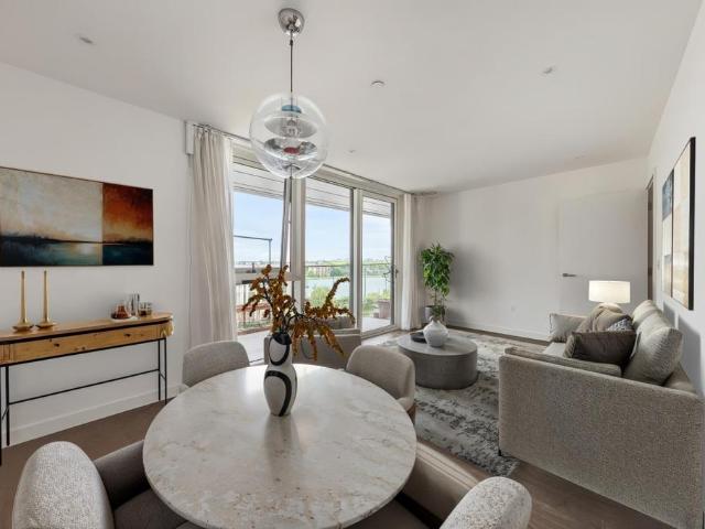 Flat for sale in Woodberry Down, Stoke Newington