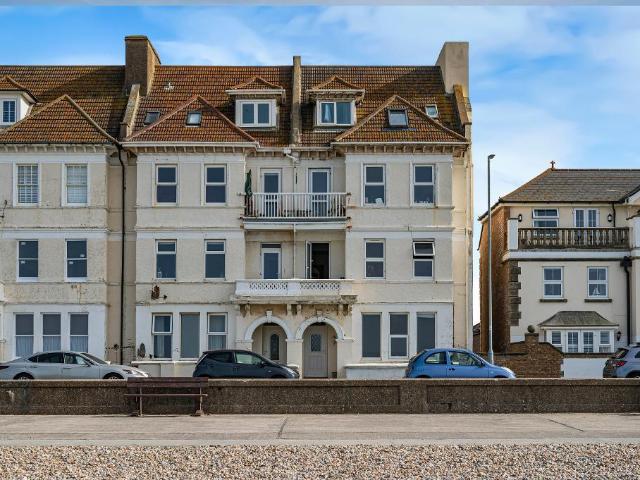 Flat for sale in Seaford, Iford