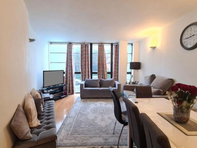 Flat for sale in London Borough of Hounslow, Spring Grove