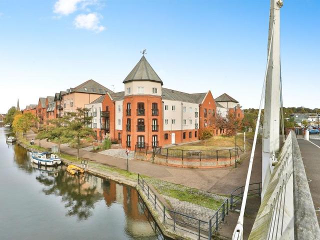 Flat for sale in Lakenham, East Bank