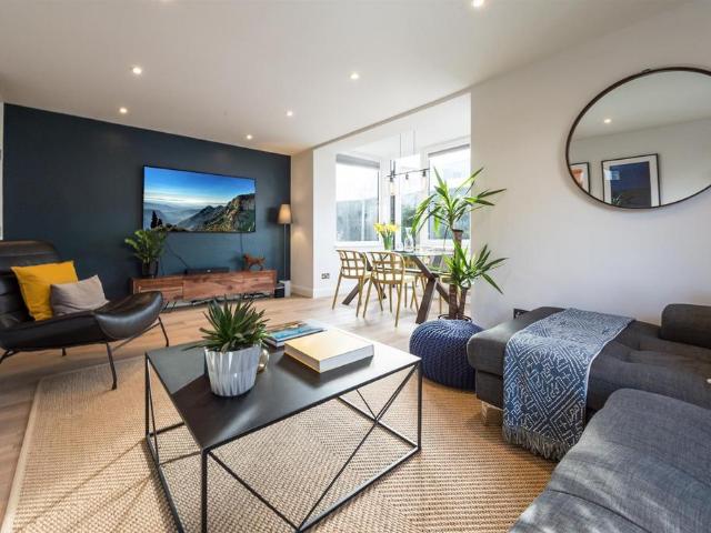 Flat for sale in Notting Hill, Greater London