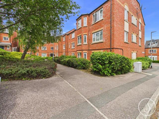 Flat for sale in Pudsey, West Yorkshire