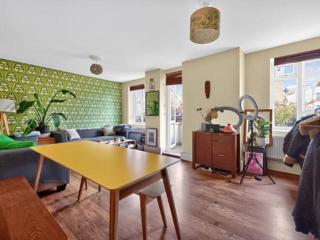 Flat for sale in Brixton, Greater London