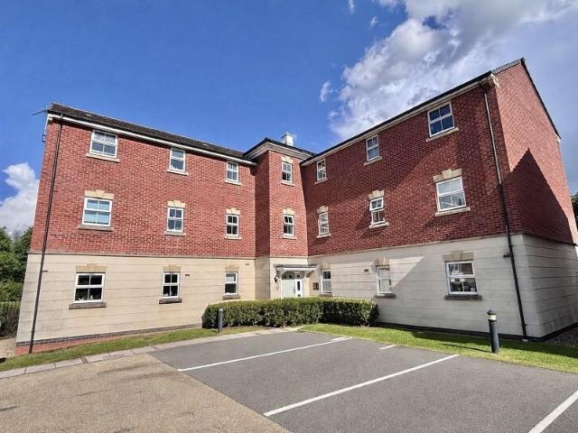 Flat for sale in Whetstone, Pinfold