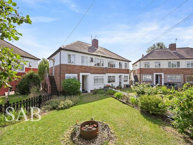 Flat for sale in London Borough of Ealing, Greenford