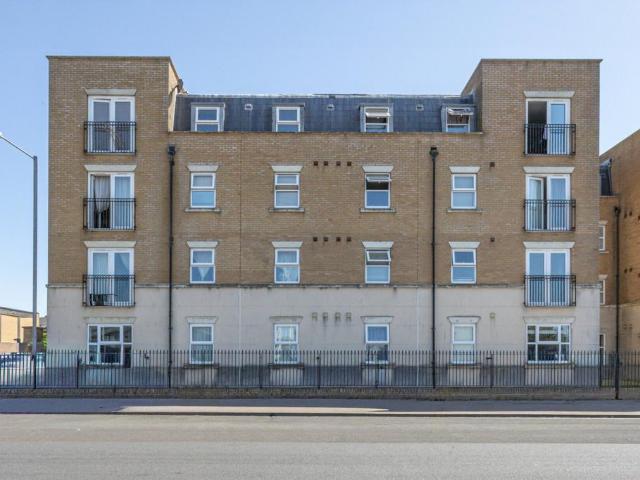 Flat for sale in Cliftonville West, Acol