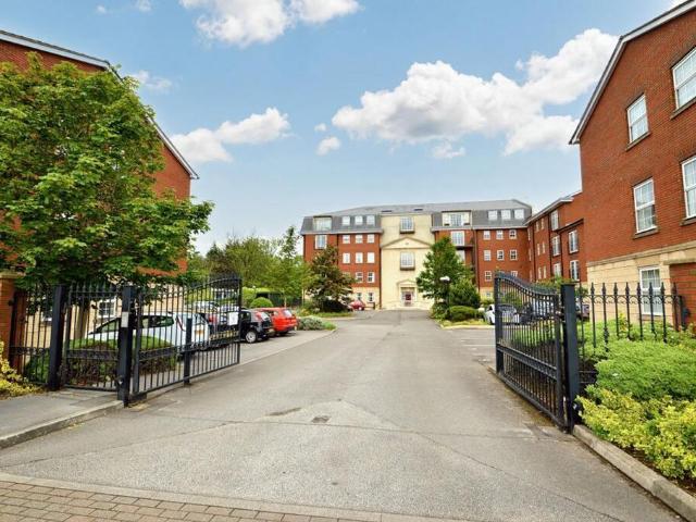 Flat for sale in Park Lane, Bury