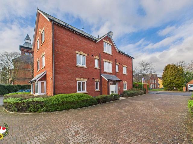 Flat for sale in Coney Hill, Gloucester