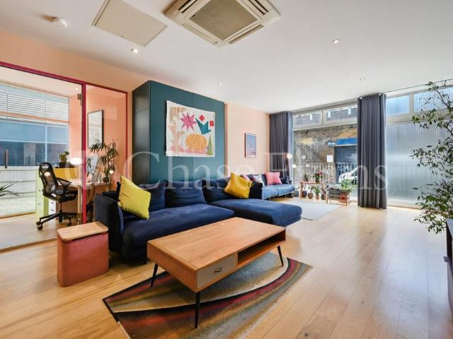 Flat for sale in Browning Estate, Greater London