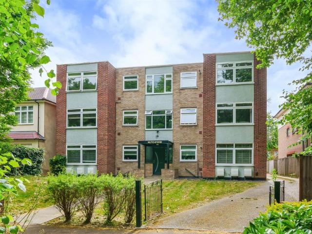 Flat for sale in Bush Hill Park, Greater London