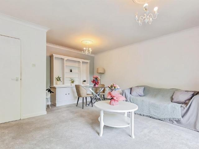 Flat for sale in Peterborough