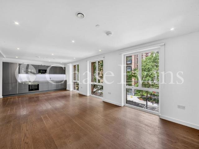 Flat for sale in Walworth, Greater London