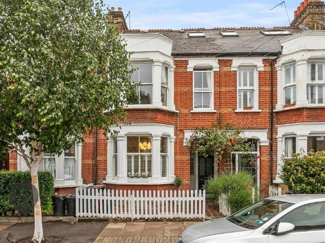 Flat for sale in Southfields, Greater London