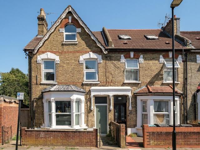 Flat for sale in Greater London