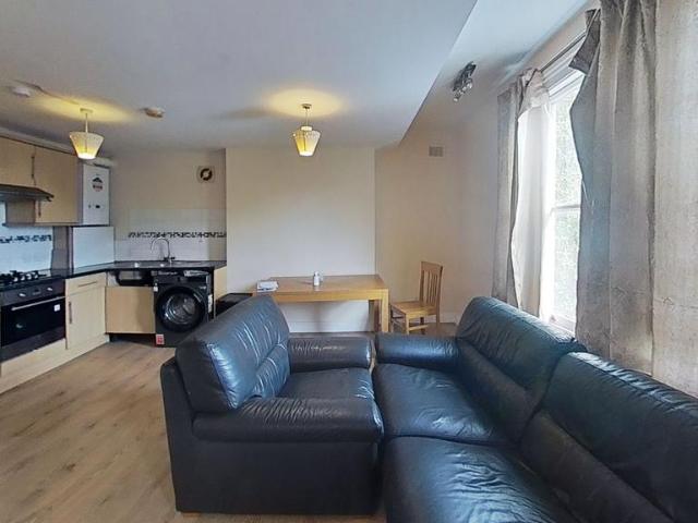 Flat for sale in Blackheath Royal Standard, Greater London