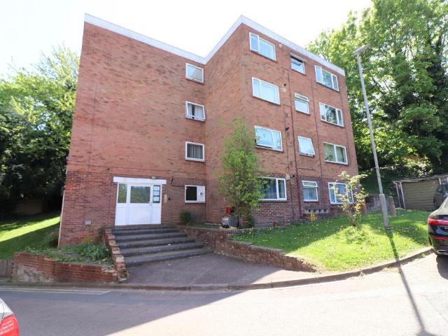 Flat for sale in Farley Hill, Spring Park