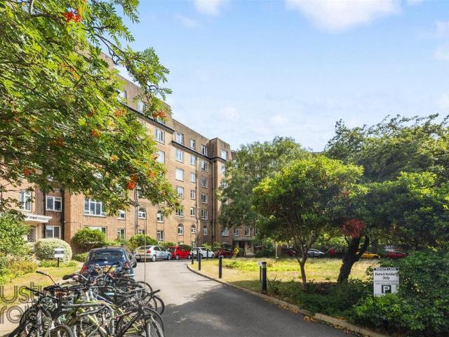 Flat for sale in Brunswick