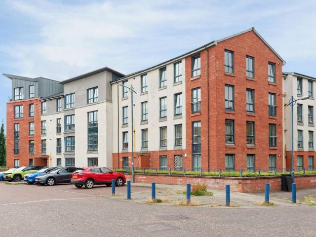 Flat for sale in Hutchesontown, Oatlands