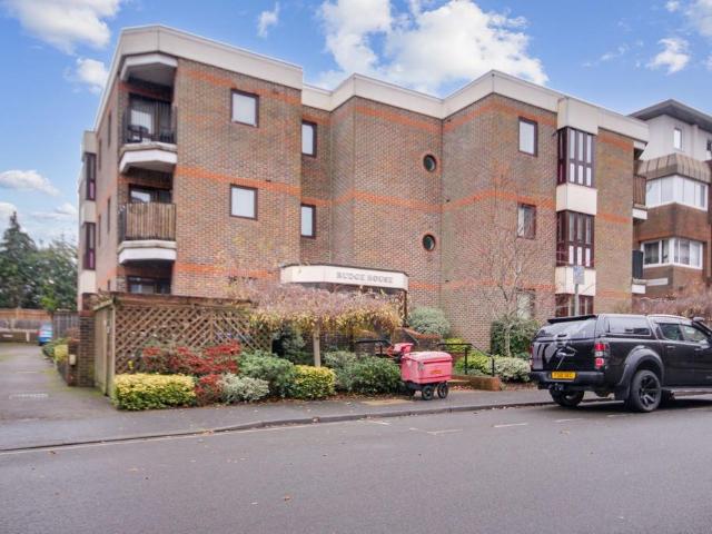 Flat for sale in Perryfields, West Sussex