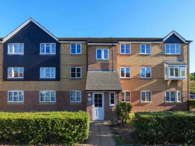 Flat for sale in Royal Borough of Kingston upon Thames, Greater London