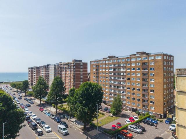 Flat for sale in Aldrington