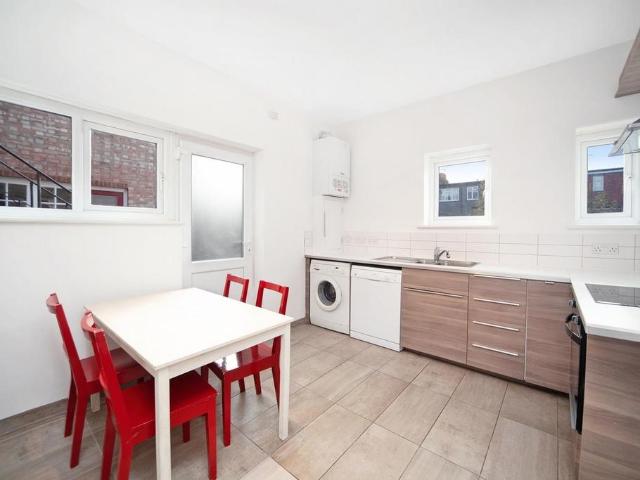 Flat for sale in London Borough of Ealing, Greater London
