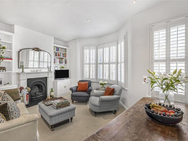 Flat for sale in Fulham, Sands End