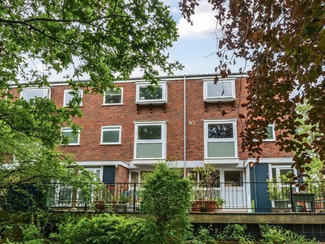Flat for sale in Dulwich, Greater London