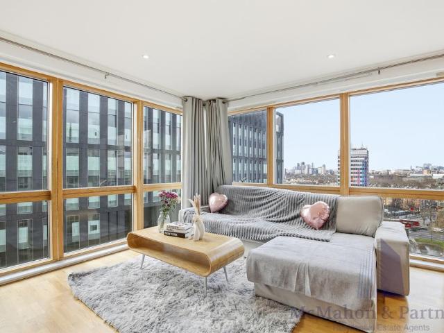 Flat for sale in London Borough of Southwark, Greater London