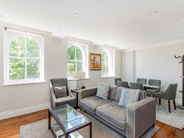 Flat for sale in Bayswater, Greater London
