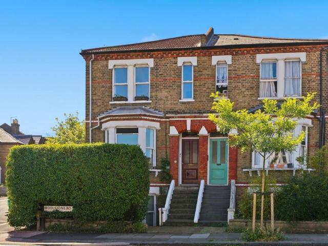 Flat for sale in London Borough of Lewisham, Bell Green