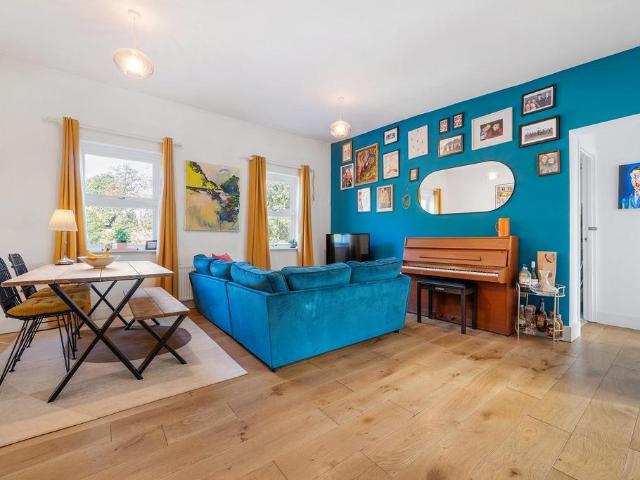 Flat for sale in London Borough of Lambeth, Greater London
