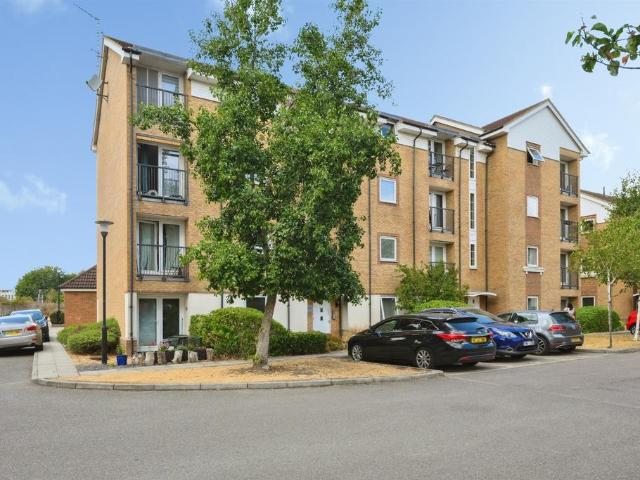 Flat for sale in Stanborough, Fretherne