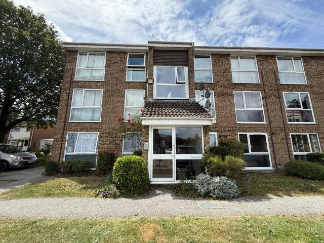 Flat for sale in Dunstable, Bedfordshire