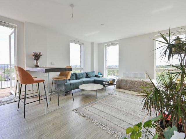 Flat for sale in Kenton, Greater London