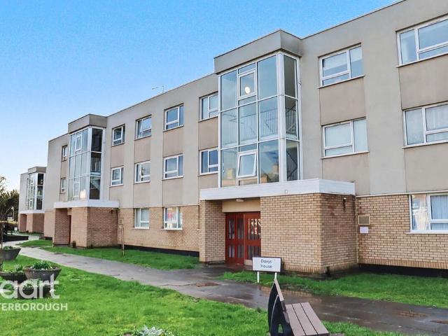 Flat for sale in Eastgate, Peterborough