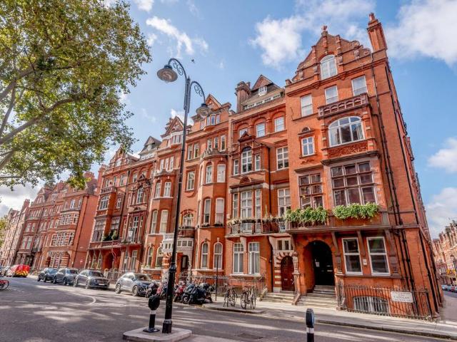 Flat for sale in Chelsea, Isle Of Man