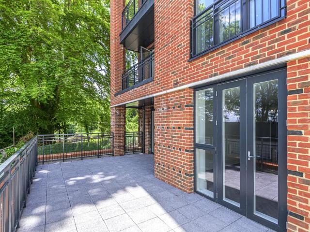 Flat for sale in Hampshire