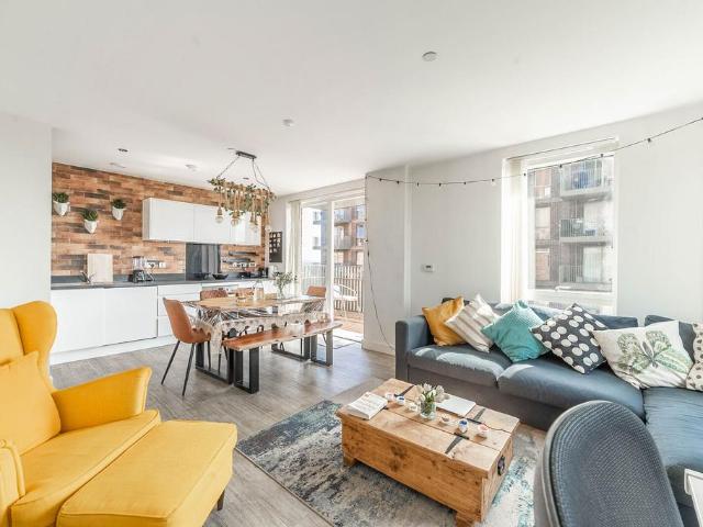 Flat for sale in Kenton, Greater London
