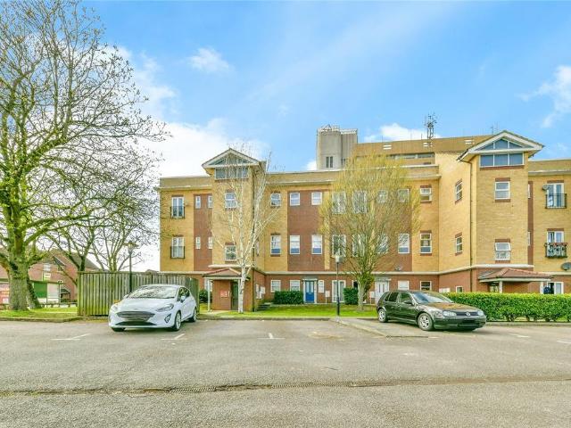 Flat for sale in Bedwell, Shephall